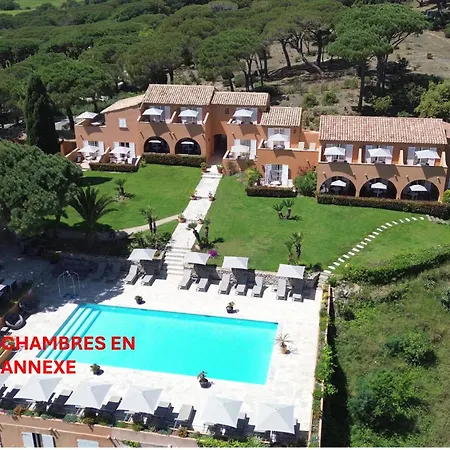 Les Bouis - Vue Hotel