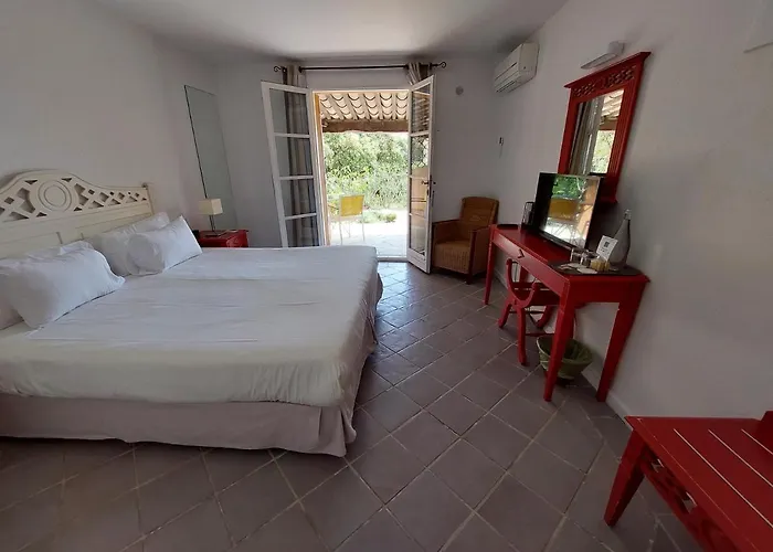 فندق Les Bouis - Vue 4*