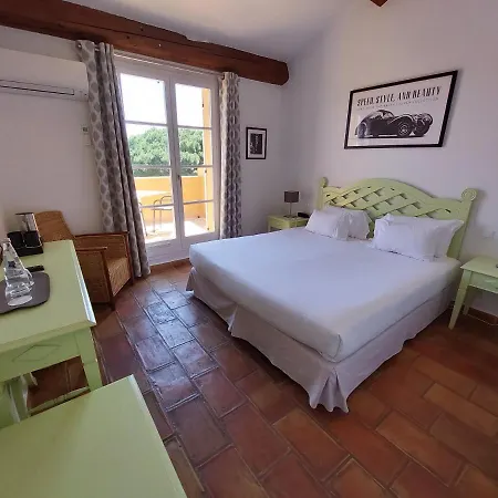 Les Bouis - Vue Hotel