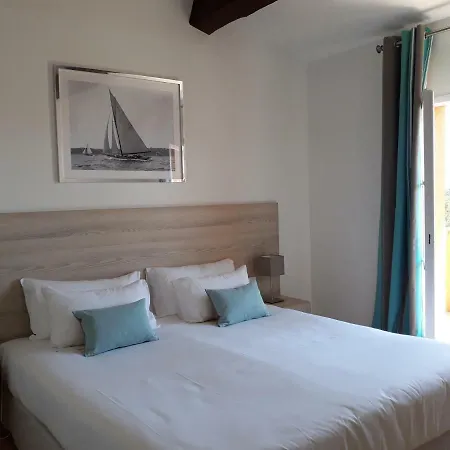 Les Bouis - Vue Hotel