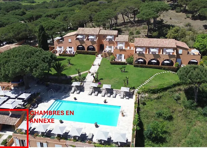 Les Bouis - Vue Hotell
